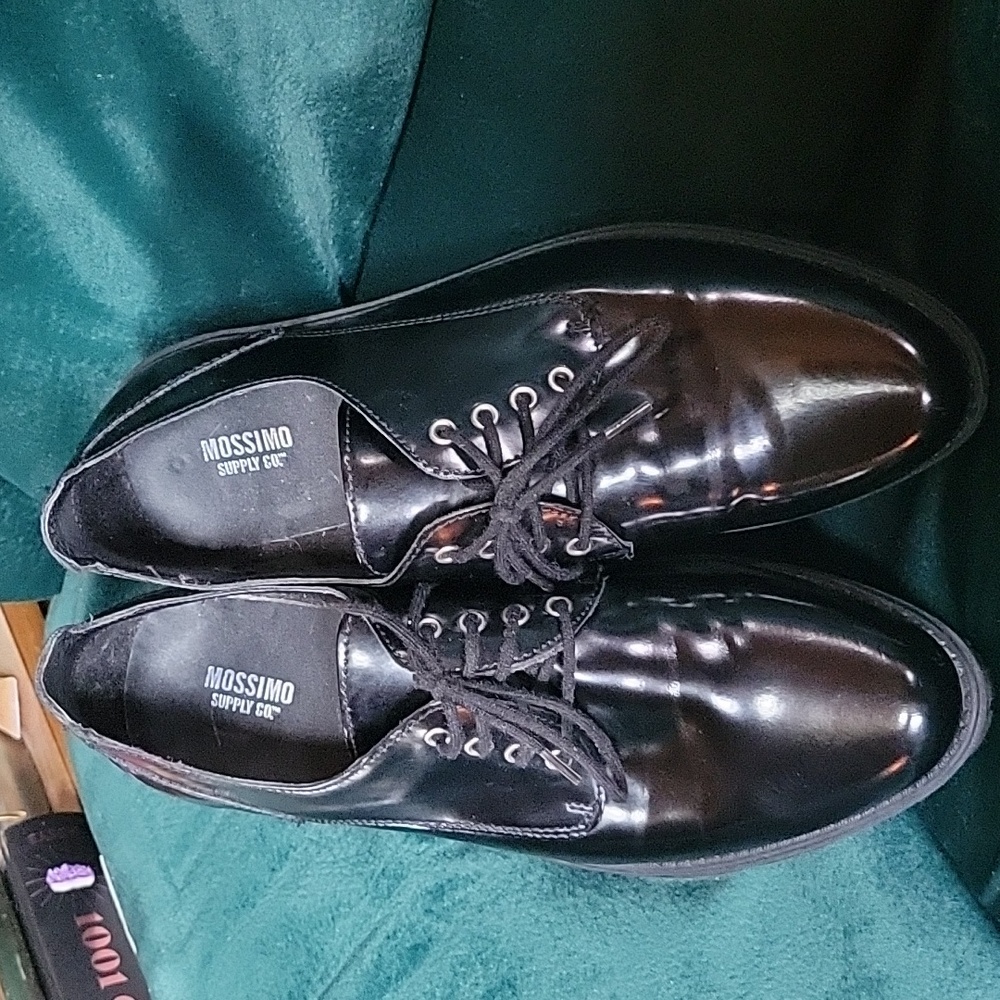 Like New Flashy black shoes - Picture 2 of 4